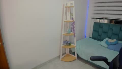 Snapshot of sara_red_x chatting on 04-09-26, 03:28 sara_red_x online show from 04-09-26, 03:28
