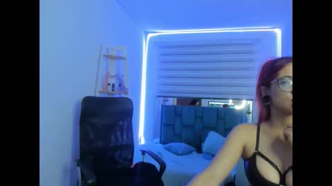 Snapshot of sara_red_x chatting on 04-19-26, 03:28 sara_red_x online show from 04-19-26, 03:28