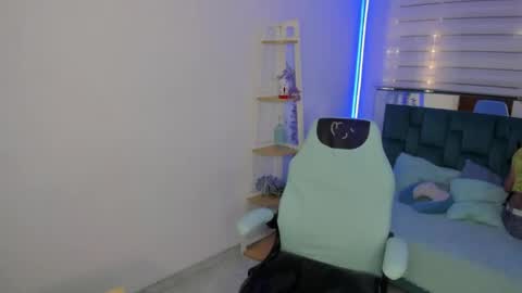 Snapshot of sara_red_x chatting on 04-25-26, 07:44 sara_red_x online show from 04-25-26, 07:44
