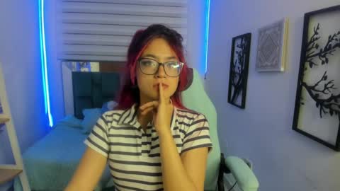 Snapshot of sara_red_x chatting on 05-05-26, 03:03 sara_red_x online show from 05-05-26, 03:03