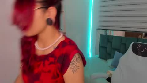 Snapshot of sara_red_x chatting on 05-21-26, 03:24 sara_red_x online show from 05-21-26, 03:24