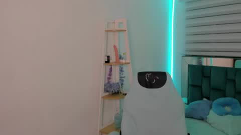 Snapshot of sara_red_x chatting on 05-22-26, 03:57 sara_red_x online show from 05-22-26, 03:57