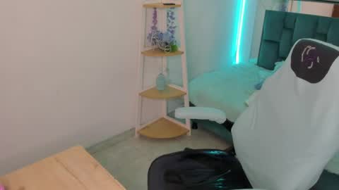 Snapshot of sara_red_x chatting on 05-25-26, 03:12 sara_red_x online show from 05-25-26, 03:12