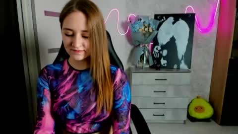 Sara online show from 05-14-26, 01:07