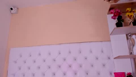 Snapshot of sara_salgado chatting on 10-13-25, 11:10 sara_salgado online show from 10-13-25, 11:10