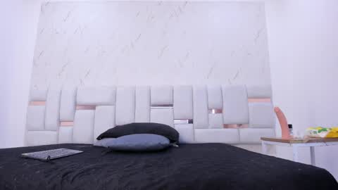 sara_sm1th_ online show from 05-05-26, 12:46