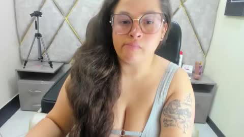sara_thonson_ online show from 05-13-26, 03:48