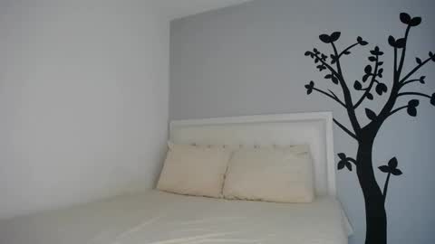 Sara online show from 10-28-25, 01:31