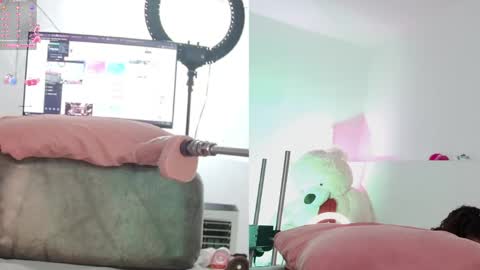 Snapshot of sara_velez_40 chatting on 04-25-26, 10:40 sara velez online show from 04-25-26, 10:40