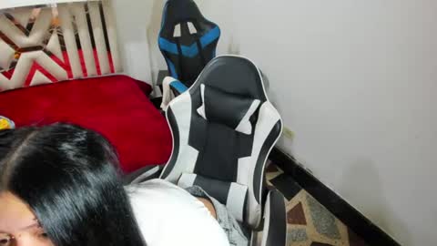 Snapshot of sara_winehouse1 chatting on 07-24-26, 12:03 1 online show from 07-24-26, 12:03