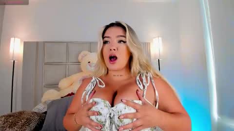 Snapshot of saraa_milleer chatting on 03-17-26, 08:45 Sara Miller online show from 03-17-26, 08:45