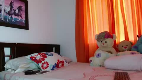 Snapshot of saraa_ramirezz_ chatting on 07-23-26, 07:01 sara online show from 07-23-26, 07:01