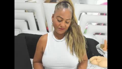 Snapshot of saraajhons chatting on 11-22-25, 08:19 Sara online show from 11-22-25, 08:19