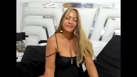 Snapshot of saraajhons chatting on 11-26-25, 10:11 Sara online show from 11-26-25, 10:11