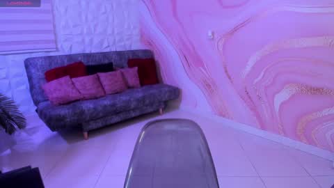 Snapshot of saraamills chatting on 01-04-25, 06:40 Sara online show from 01-04-25, 06:40