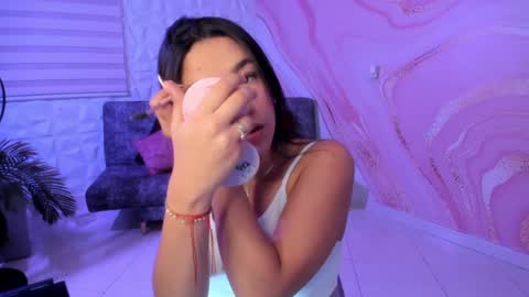 Snapshot of saraamills chatting on 01-06-25, 12:02 Sara online show from 01-06-25, 12:02