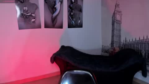 Snapshot of saraamills chatting on 03-05-25, 07:38 Sara online show from 03-05-25, 07:38