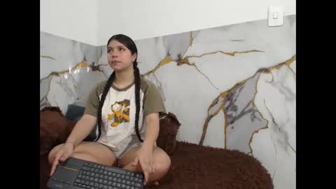 Snapshot of saraandthomas chatting on 11-06-25, 09:37 sara and thomas online show from 11-06-25, 09:37