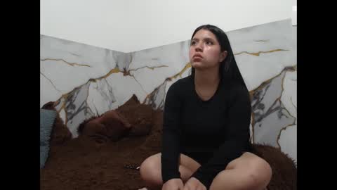 Snapshot of saraandthomas chatting on 11-13-25, 09:03 sara and thomas online show from 11-13-25, 09:03