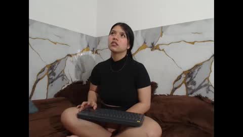 Snapshot of saraandthomas chatting on 11-20-25, 12:00 sara and thomas online show from 11-20-25, 12:00