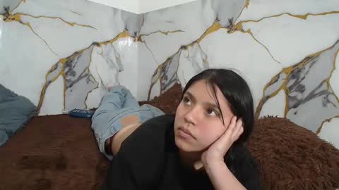 Snapshot of saraandthomas chatting on 12-13-25, 07:53 sara and thomas online show from 12-13-25, 07:53