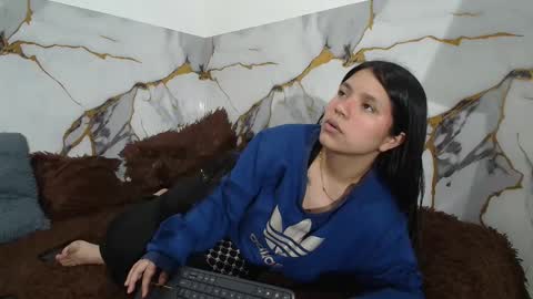 Snapshot of saraandthomas chatting on 12-18-25, 12:49 sara and thomas online show from 12-18-25, 12:49