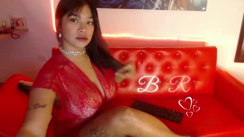 Snapshot of saraapril_1 chatting on 12-29-24, 12:09 SARAHGIL online show from 12-29-24, 12:09