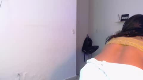 Snapshot of saraapril_1 chatting on 02-05-25, 01:47 SARAHGIL online show from 02-05-25, 01:47