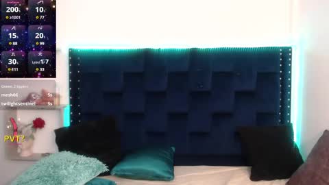 Snapshot of saraapril_1 chatting on 03-08-25, 12:33 SARAHGIL online show from 03-08-25, 12:33