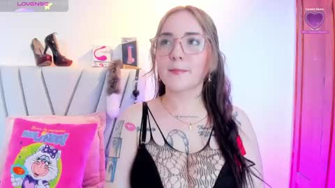 Snapshot of saraby__ chatting on 05-30-26, 03:58 saraby__ online show from 05-30-26, 03:58