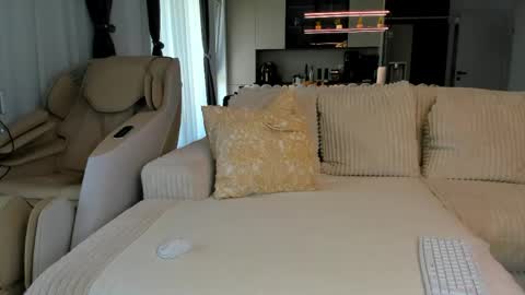 saradiamond01 online show from 05-07-26, 09:14