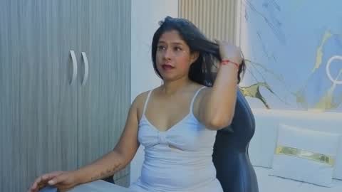 SaraFooxx online show from 01-11-26, 03:55