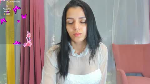 Snapshot of sarah_blake_ chatting on 03-18-26, 07:22 Sara online show from 03-18-26, 07:22