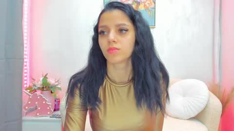 Snapshot of sarah_blake_ chatting on 04-10-26, 10:53 Sara online show from 04-10-26, 10:53