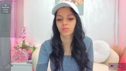 Snapshot of sarah_blake_ chatting on 04-15-26, 08:43 Sara online show from 04-15-26, 08:43
