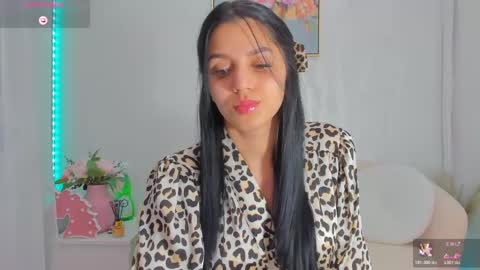 Snapshot of sarah_blake_ chatting on 05-18-26, 08:42 Sara online show from 05-18-26, 08:42