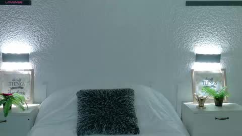 Snapshot of sarah_cute028 chatting on 05-25-26, 01:06 Sarah online show from 05-25-26, 01:06