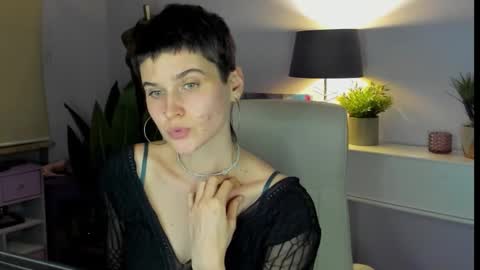 Snapshot of sarah_desire01 chatting on 10-28-25, 03:58 Sarah online show from 10-28-25, 03:58