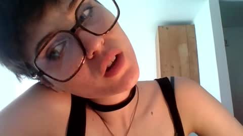 Snapshot of sarah_desire01 chatting on 03-01-26, 03:25 Sarah online show from 03-01-26, 03:25