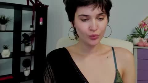 Snapshot of sarah_desire01 chatting on 05-10-26, 01:49 Sarah online show from 05-10-26, 01:49