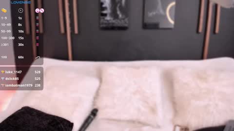 Snapshot of sarah_jacobbs chatting on 02-10-25, 06:24 online show from 02-10-25, 06:24