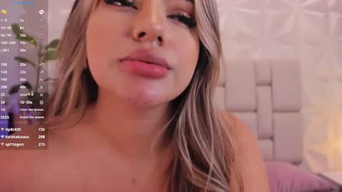 Snapshot of sarah_jacobbs chatting on 03-10-25, 06:01 online show from 03-10-25, 06:01