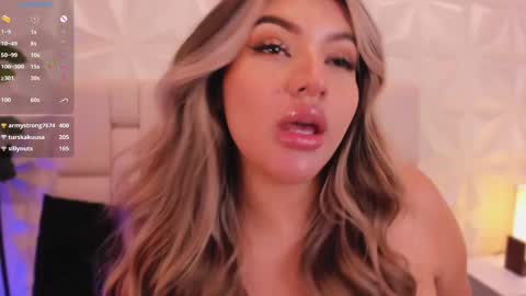 Snapshot of sarah_jacobbs chatting on 03-11-25, 05:46 online show from 03-11-25, 05:46