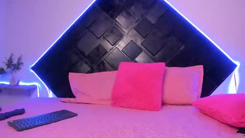 Snapshot of sarah_miel chatting on 06-24-26, 03:38 Sarah online show from 06-24-26, 03:38