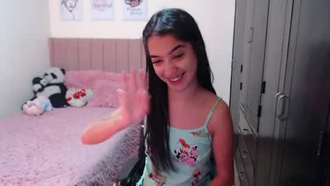 Snapshot of sarah_stone15 chatting on 12-28-24, 02:01 Sarah online show from 12-28-24, 02:01