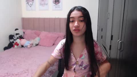 Snapshot of sarah_stone15 chatting on 01-11-25, 04:14 Sarah online show from 01-11-25, 04:14