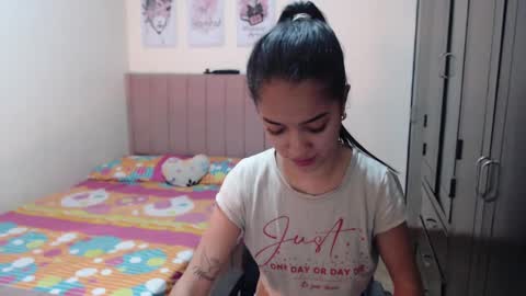 Snapshot of sarah_stone15 chatting on 01-26-25, 05:44 Sarah online show from 01-26-25, 05:44