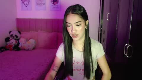 Snapshot of sarah_stone15 chatting on 02-05-25, 09:18 Sarah online show from 02-05-25, 09:18