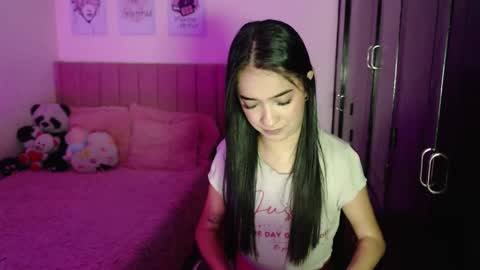 Snapshot of sarah_stone15 chatting on 02-06-25, 01:38 Sarah online show from 02-06-25, 01:38