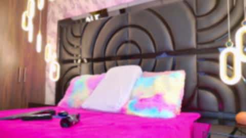 Snapshot of sarahgrey18 chatting on 01-17-25, 11:17 Sarah online show from 01-17-25, 11:17
